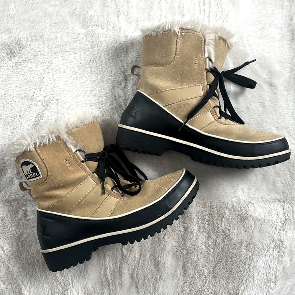 Sorel Tivoli II Suede Lace Up Boots 6.5